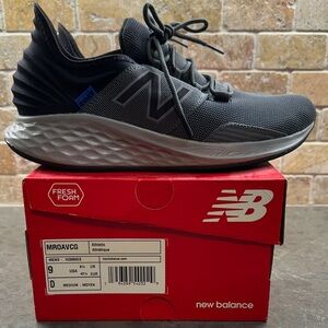 New Balance MENS ROAV Black Athletic Shoes